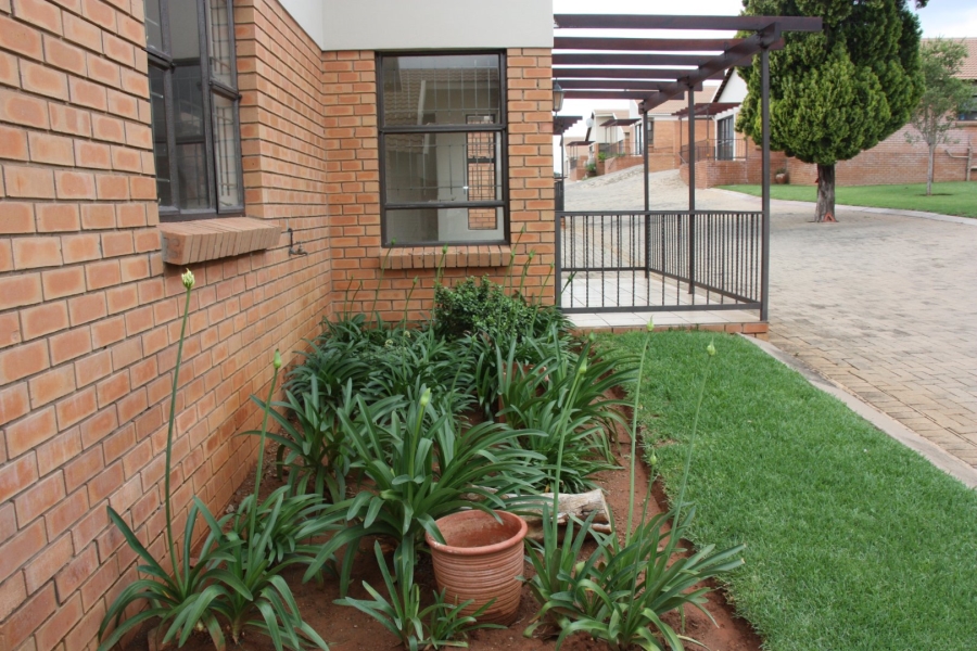 2 Bedroom Property for Sale in Langenhovenpark Free State